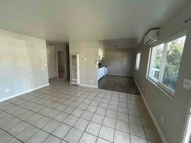 944 E Deodar St in Ontario, CA - Building Photo - Building Photo