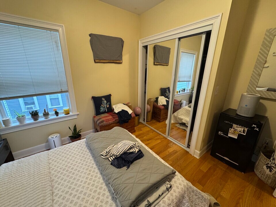 10 Jay St in Somerville, MA - Foto de edificio
