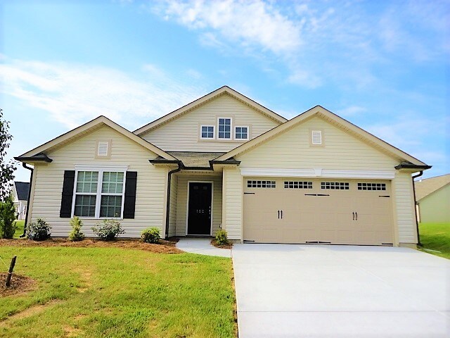 102 Graphite Dr in Gibsonville, NC - Foto de edificio