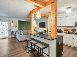 2790 Farmstead Rd in Smyrna, GA - Foto de edificio - Building Photo