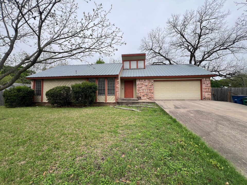 6910 Crystalbrook Dr in Austin, TX - Building Photo