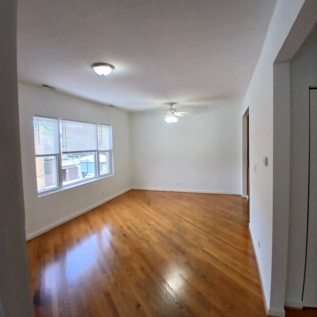 5058 W Altgeld St in Chicago, IL - Building Photo - Building Photo