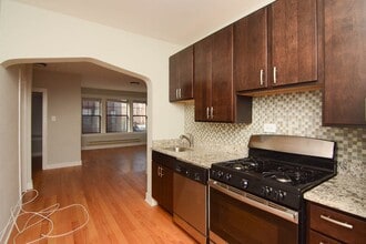 4419 N Wolcott Ave, Unit M00H in Chicago, IL - Building Photo - Building Photo