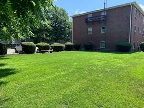 Valley Stream Garden Apartments in Valley Stream, NY - Building Photo - Building Photo