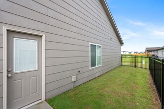 5120 N Cypress St in Bel Aire, KS - Building Photo - Building Photo