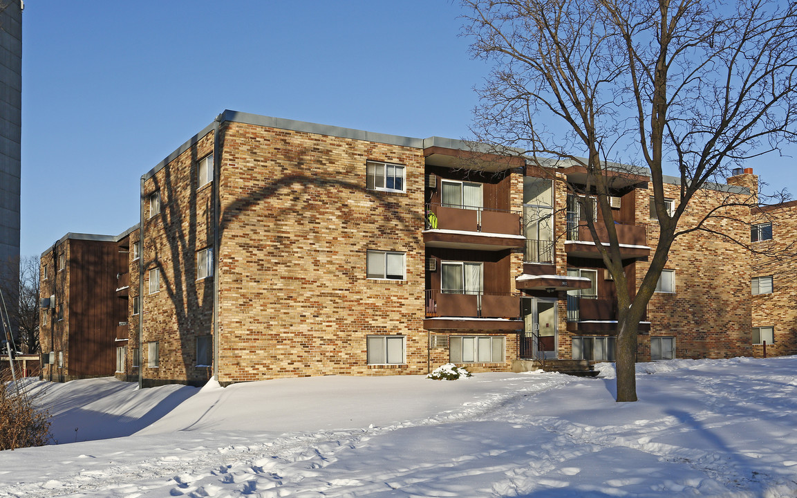 981 St Albans St N in St. Paul, MN - Building Photo