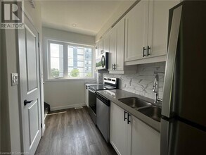650 Victoria St S in Kitchener, ON - Building Photo - Building Photo