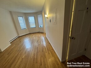 67 S Huntington Ave, Unit 1 in Boston, MA - Building Photo - Building Photo