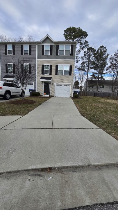 99 Manilla Cir in Hampton, VA - Building Photo