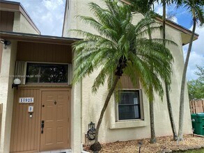 10925 SW 113th Pl in Miami, FL - Building Photo - Building Photo