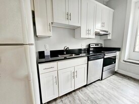 1712 Beacon St, Unit 11 in Brookline, MA - Building Photo