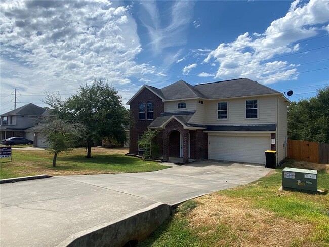 13717 Bighorn Trail in Willis, TX - Foto de edificio - Building Photo