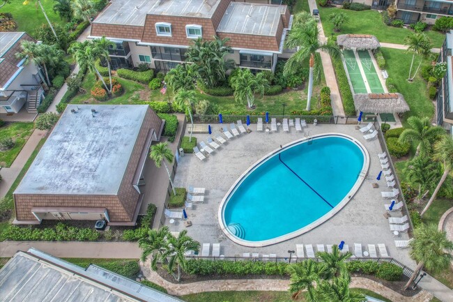 87 N Collier Blvd in Marco Island, FL - Building Photo - Building Photo