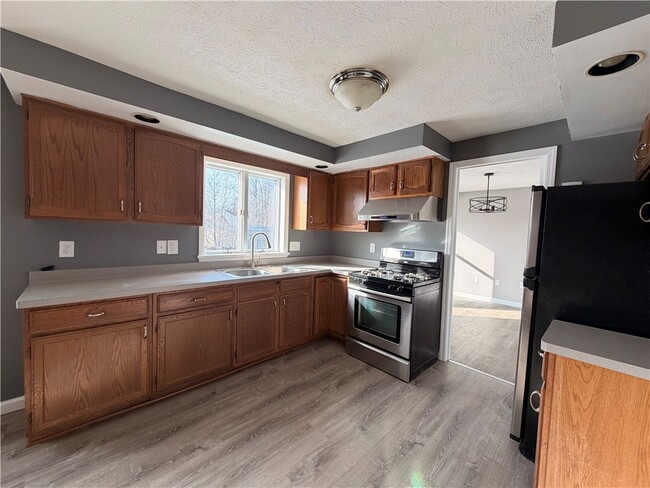 598 Bram Hall Dr in Rochester, NY - Building Photo - Building Photo