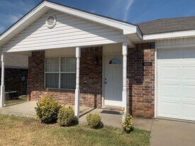 8009 Huntington Way in Fort Smith, AR - Building Photo