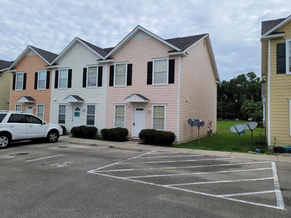 1 Old Courthouse Way in Crawfordville, FL - Building Photo