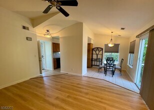 26 Spruce Ct in Bedminster, NJ - Building Photo - Building Photo