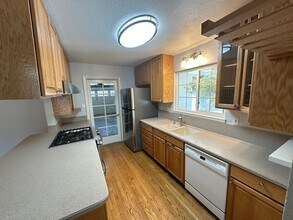 2966 Miranda Ave in Alamo, CA - Foto de edificio - Building Photo
