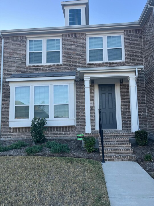 11277 Lost Maples Trl in Frisco, TX - Foto de edificio