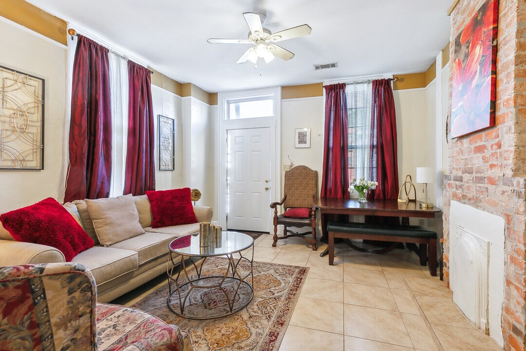 1131 Touro St in New Orleans, LA - Building Photo