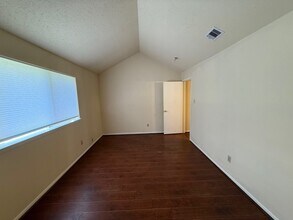 3922 Issacks Way in Sugar Land, TX - Building Photo - Building Photo