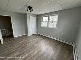 375 Grove St in Scranton, PA - Building Photo