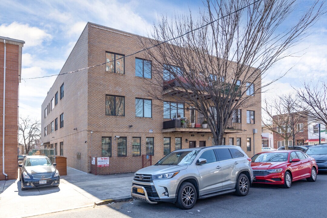 2525 W 15th St in Brooklyn, NY - Building Photo