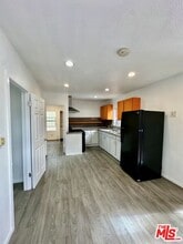 523 1/2 W 56th St in Los Angeles, CA - Building Photo - Building Photo