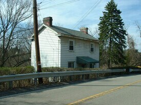 4561 Mt Troy Rd in Pittsburgh, PA - Building Photo