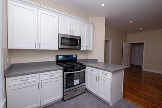 4001 W Armitage Ave in Chicago, IL - Building Photo - Building Photo