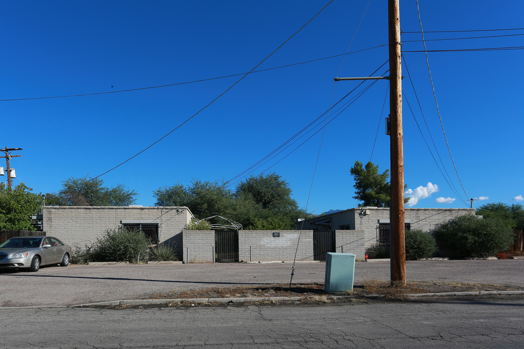 3925-3929 E Bellevue St in Tucson, AZ - Foto de edificio