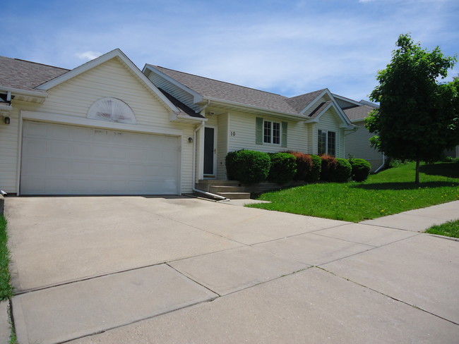 property at 10 Jema Ct