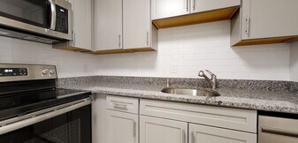 24 Whites Ave, Unit 11 in Watertown, MA - Building Photo