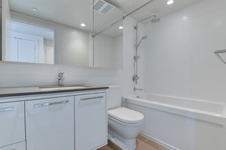 680 Seylynn Cres in North Vancouver, BC - Building Photo - Building Photo