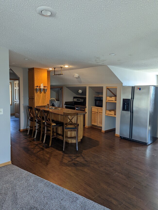 196 W Main St, Unit A in Elysian, MN - Building Photo - Building Photo