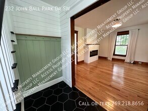 232 John Ball Park Dr SW in Grand Rapids, MI - Foto de edificio - Building Photo