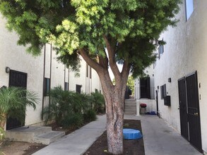 322-330 W 9th St in San Pedro, CA - Foto de edificio - Building Photo