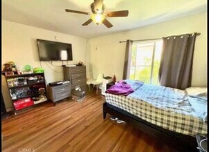 18350 Hatteras St, Unit 260 in Tarzana, CA - Building Photo - Building Photo