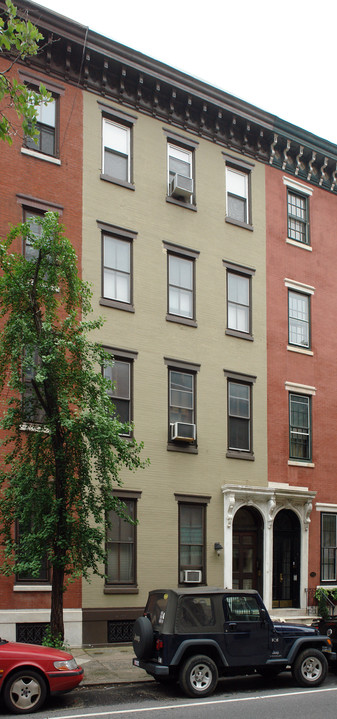 1930 Spruce St in Philadelphia, PA - Building Photo