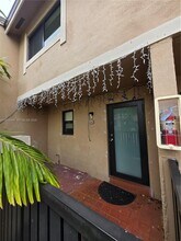 15433 SW 80th St in Miami, FL - Foto de edificio - Building Photo