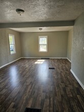 622 E 29th St, Unit B in Anderson, IN - Foto de edificio - Building Photo