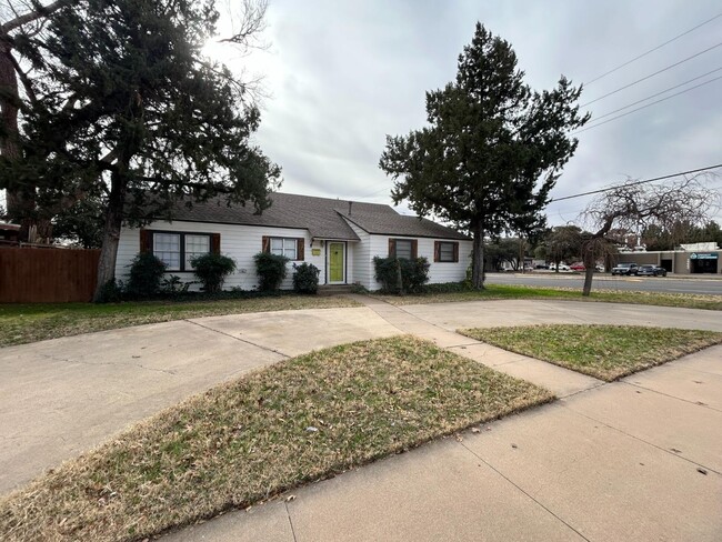 3323 22nd St in Lubbock, TX - Building Photo - Building Photo