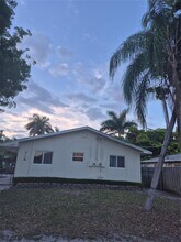 216 SW 9th St in Hallandale Beach, FL - Building Photo - Building Photo