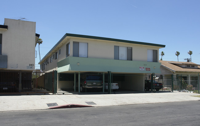 147 N Mariposa Ave in Los Angeles, CA - Foto de edificio - Building Photo