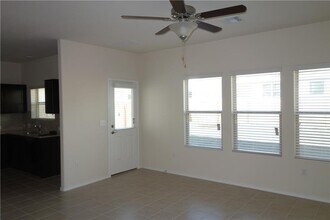 10201 Gertrudis Lp in Austin, TX - Foto de edificio - Building Photo