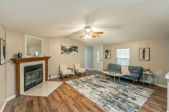 101 S Harrison Ave in McGregor, TX - Building Photo - Building Photo