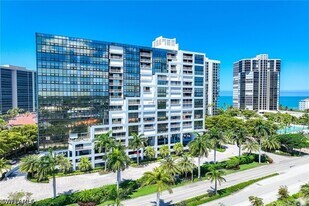 4751 Gulf Shore Blvd N in Naples, FL - Building Photo