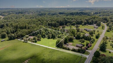 8605 Haw River Rd in Oak Ridge, NC - Building Photo - Building Photo