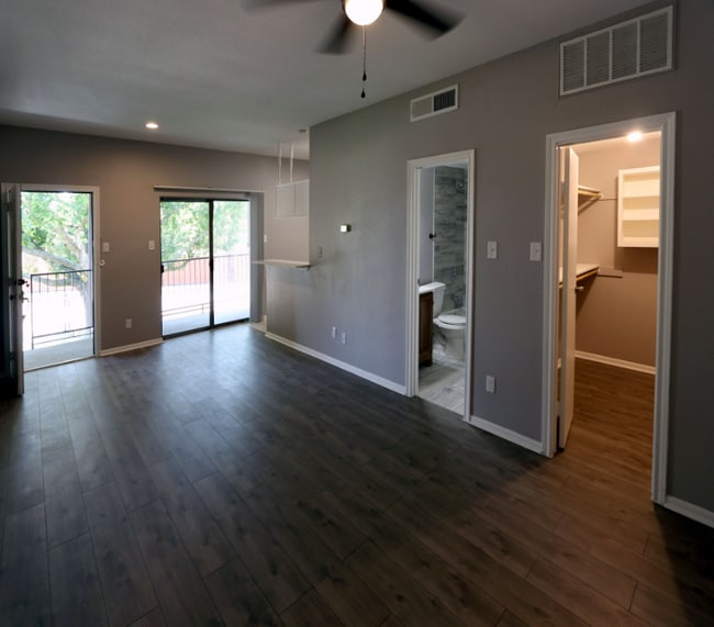 8800 Westplace Dr in Houston, TX - Building Photo - Building Photo