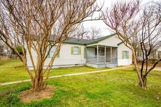 2206 NW 19th St in Lawton, OK - Foto de edificio - Building Photo